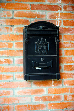 铁艺邮箱 家门的守卫者与时光的信使